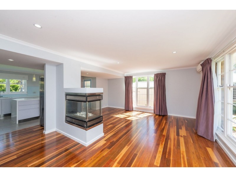 2 Carrington Street, Deakin ACT 2600