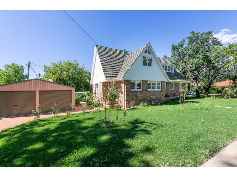 2 Carrington Street, Deakin ACT 2600