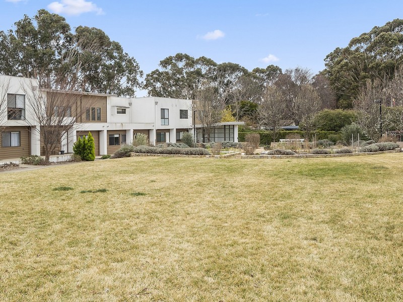 69/39 Jerrabomberra Avenue, Narrabundah ACT 2604