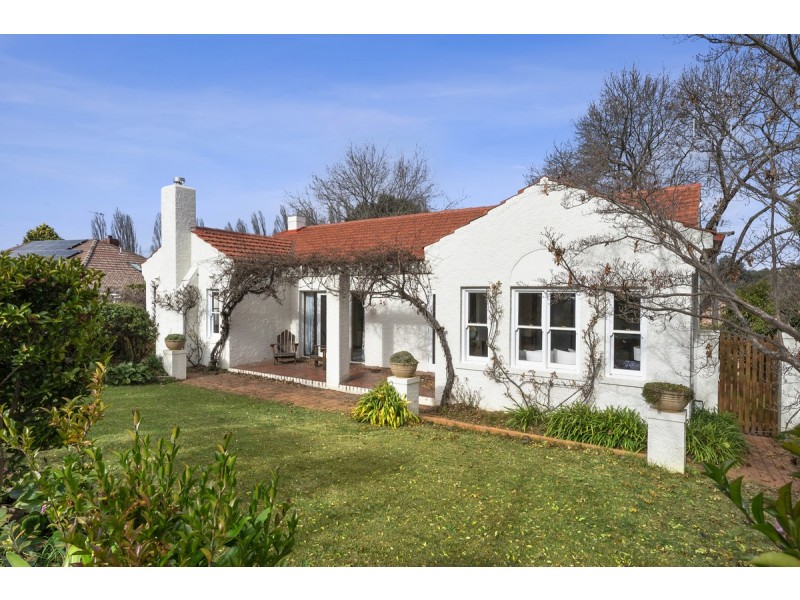25 Bass Gardens, Griffith ACT 2603