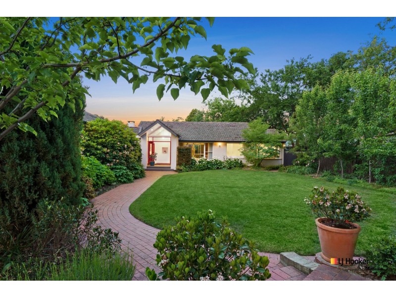 7 Hotham Crescent, Deakin ACT 2600