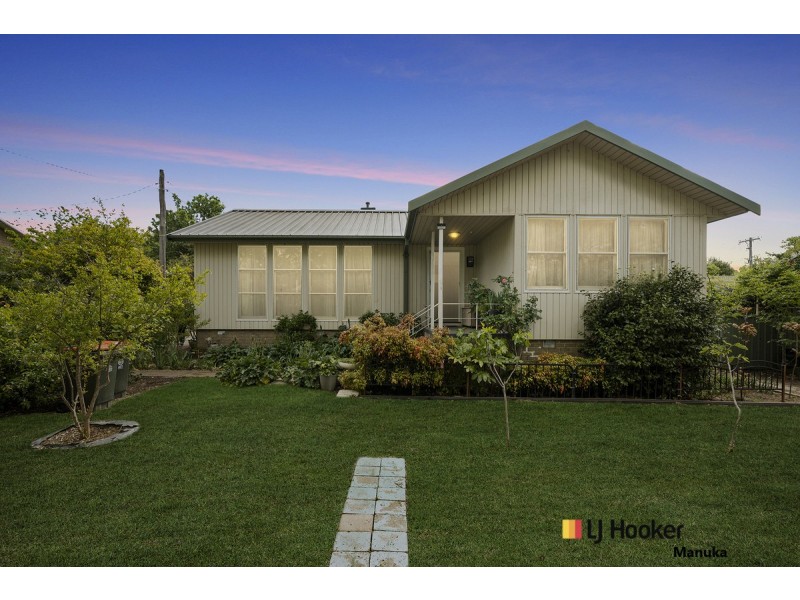 8 Mindarie Street, Narrabundah ACT 2604
