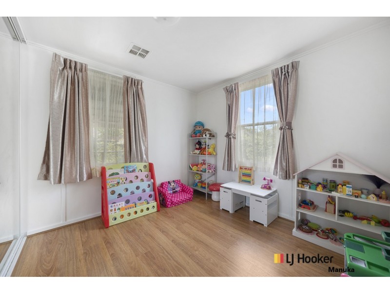 8 Mindarie Street, Narrabundah ACT 2604