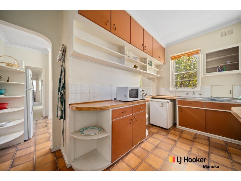 6 Hotham Crescent, Deakin ACT 2600