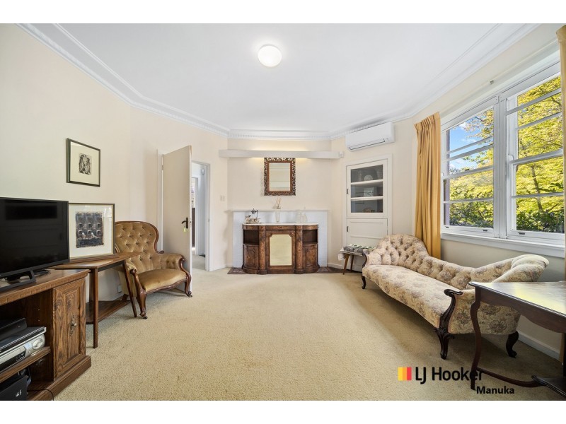 6 Hotham Crescent, Deakin ACT 2600