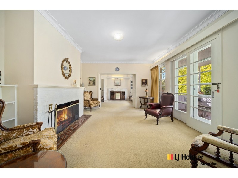 6 Hotham Crescent, Deakin ACT 2600