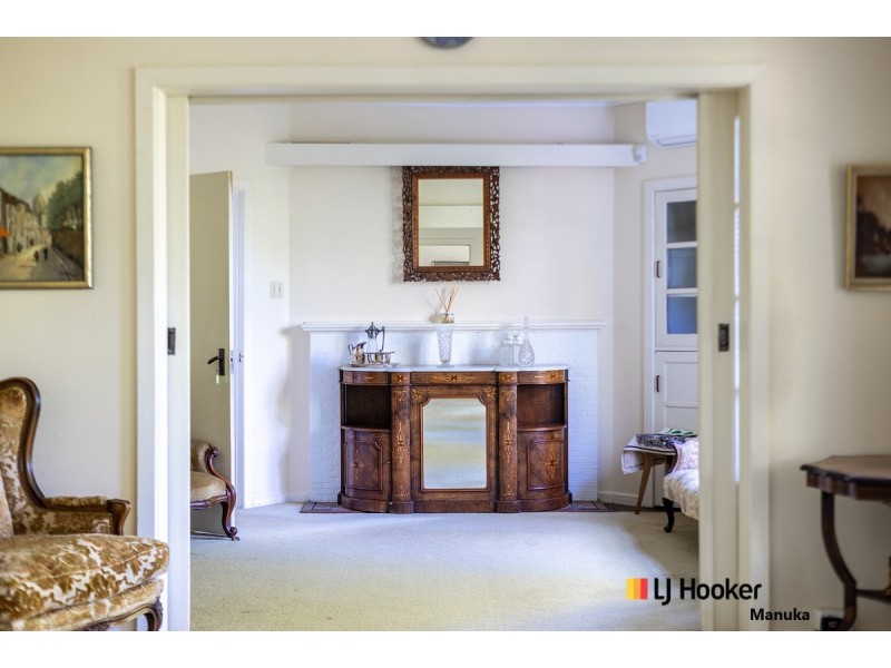 6 Hotham Crescent, Deakin ACT 2600