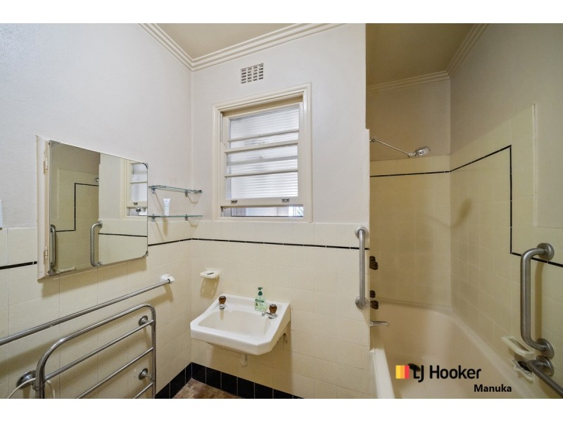 6 Hotham Crescent, Deakin ACT 2600