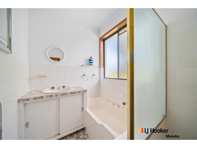 6 Hotham Crescent, Deakin ACT 2600