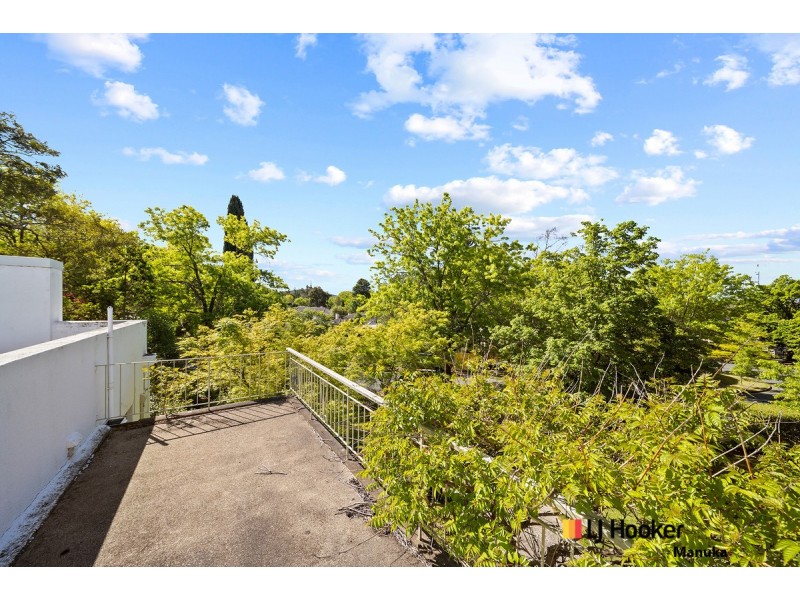 6 Hotham Crescent, Deakin ACT 2600