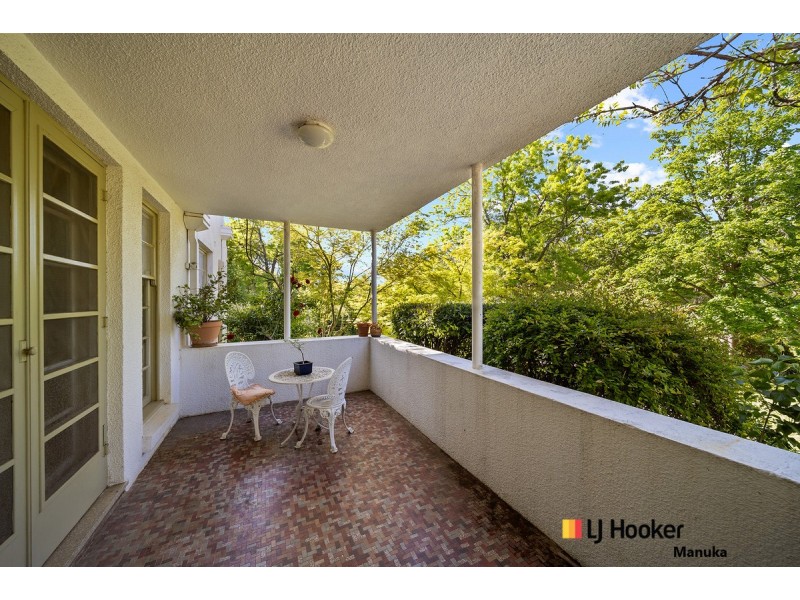 6 Hotham Crescent, Deakin ACT 2600