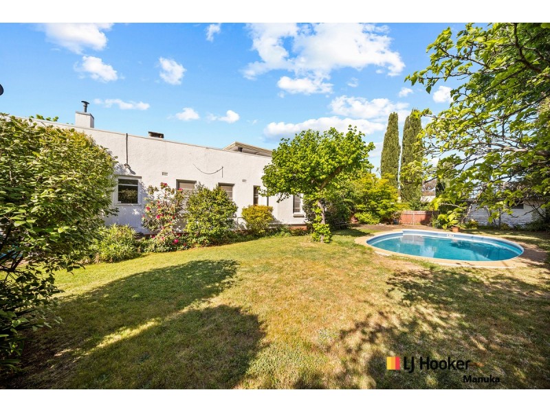 6 Hotham Crescent, Deakin ACT 2600