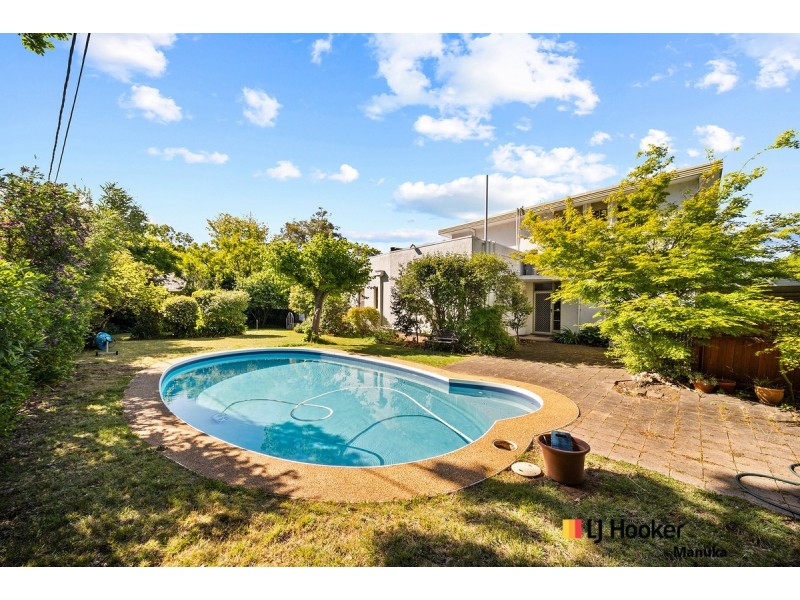 6 Hotham Crescent, Deakin ACT 2600