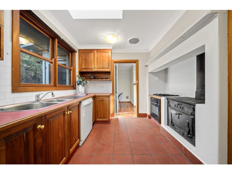 108 Strickland Crescent, Deakin ACT 2600