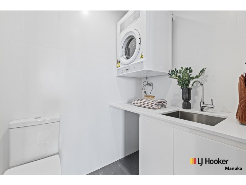 62/7 State Circle, Forrest ACT 2603