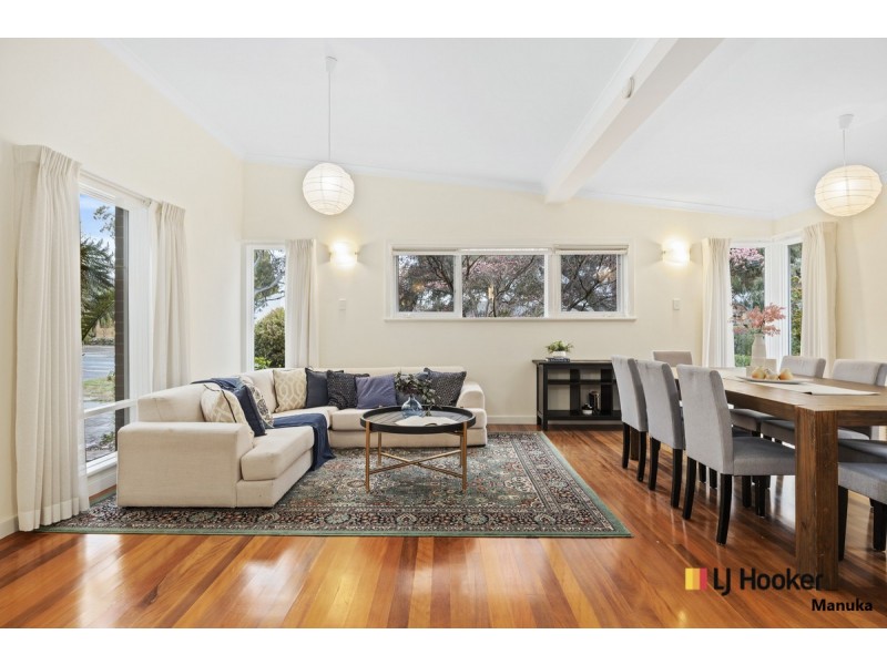 12 Hopetoun Circuit, Deakin ACT 2600