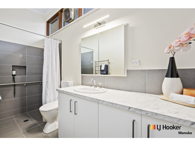 12 Hopetoun Circuit, Deakin ACT 2600