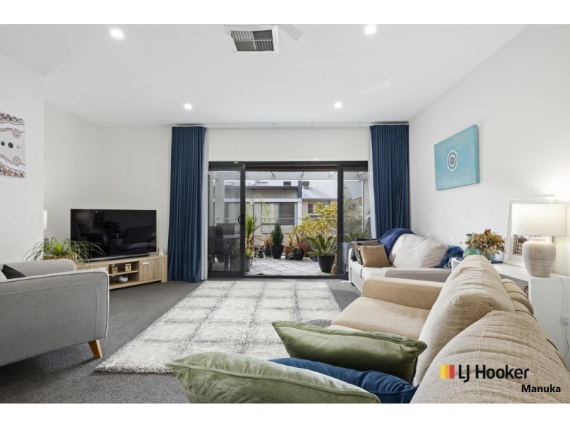 18/25 Jerrabomberra Avenue, Narrabundah ACT 2604