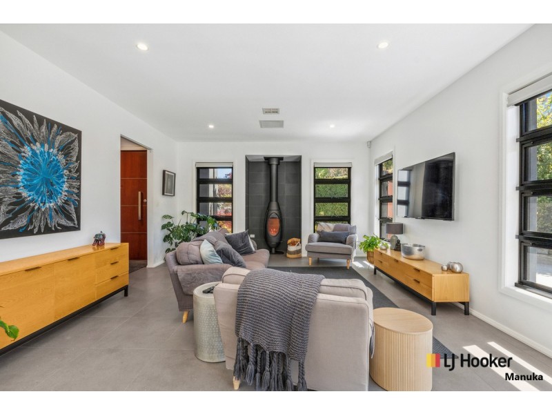 8 Olliff Place, Farrer ACT 2607