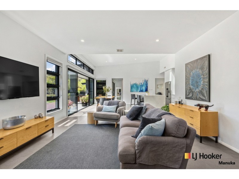 8 Olliff Place, Farrer ACT 2607