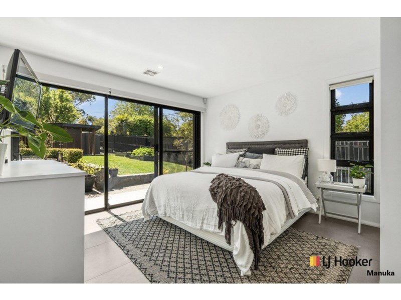 8 Olliff Place, Farrer ACT 2607