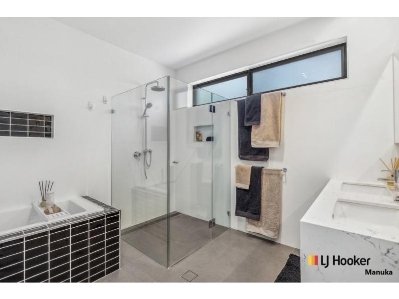 8 Olliff Place, Farrer ACT 2607