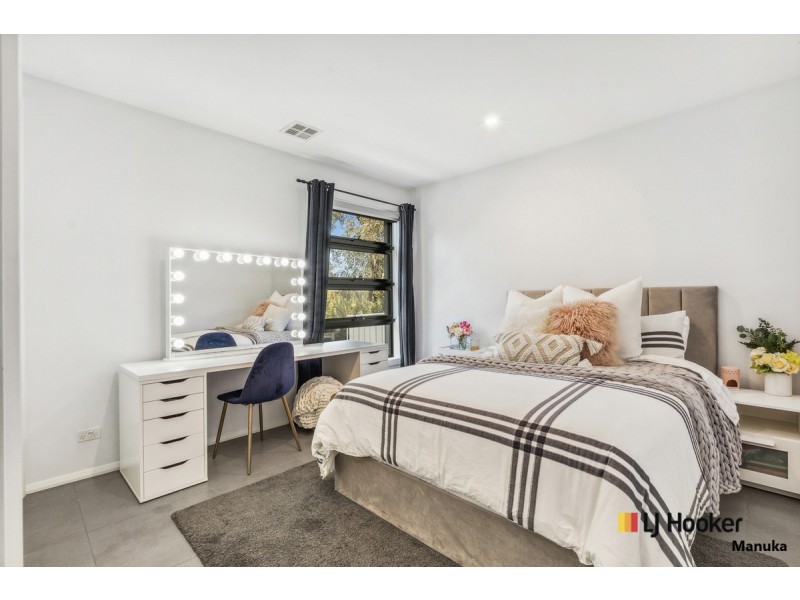 8 Olliff Place, Farrer ACT 2607