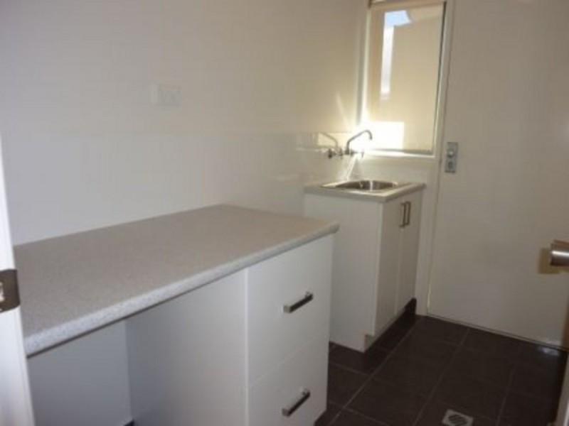 2 Laurence Close, Jerrabomberra NSW 2619