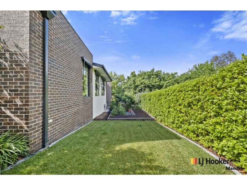 4b Glasgow Street, Hughes ACT 2605