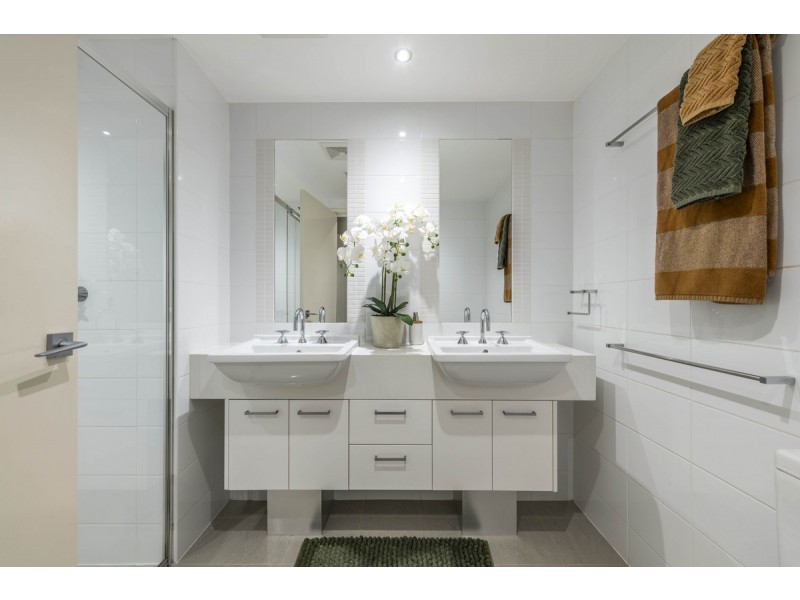 100/2 Edinburgh Avenue, City ACT 2601