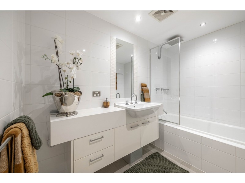 100/2 Edinburgh Avenue, City ACT 2601