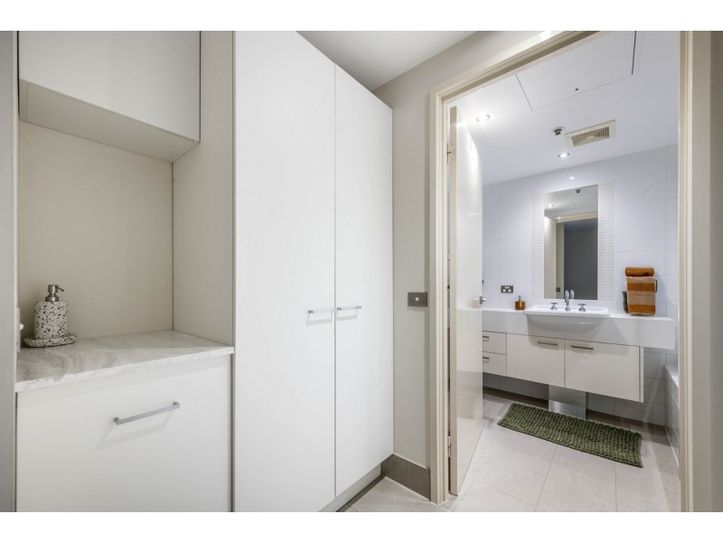 100/2 Edinburgh Avenue, City ACT 2601