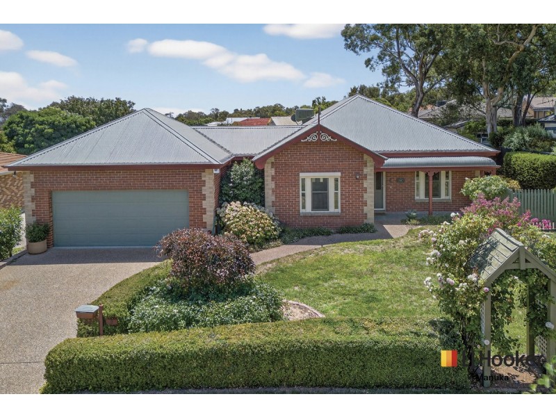 9 Halloran Drive, Jerrabomberra NSW 2619