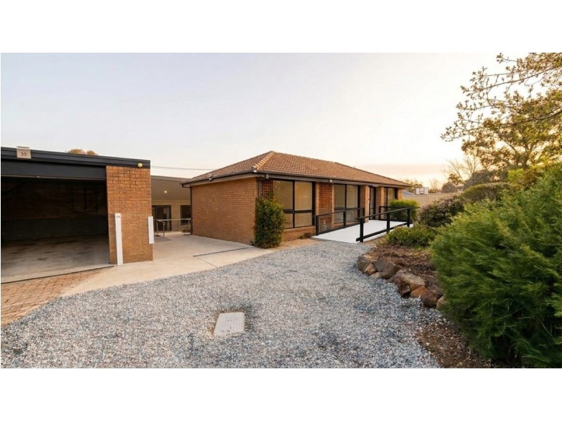 35 Dash Crescent, Fadden ACT 2904