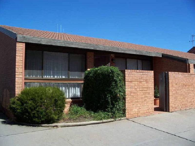 1/15 McKeahie Street, Queanbeyan NSW 2620