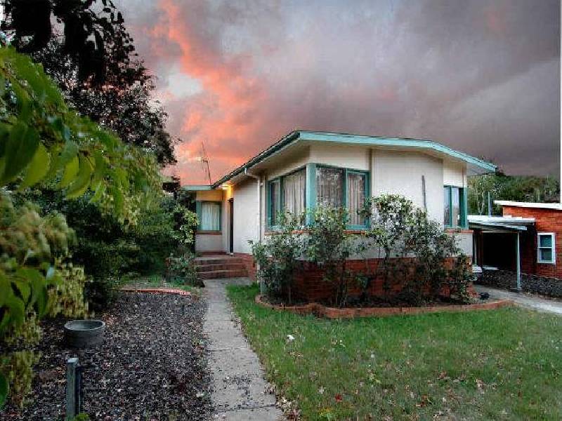 18 Carnegie Crescent, Narrabundah ACT 2604