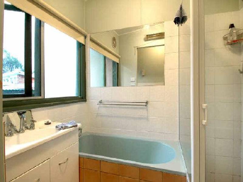 18 Carnegie Crescent, Narrabundah ACT 2604