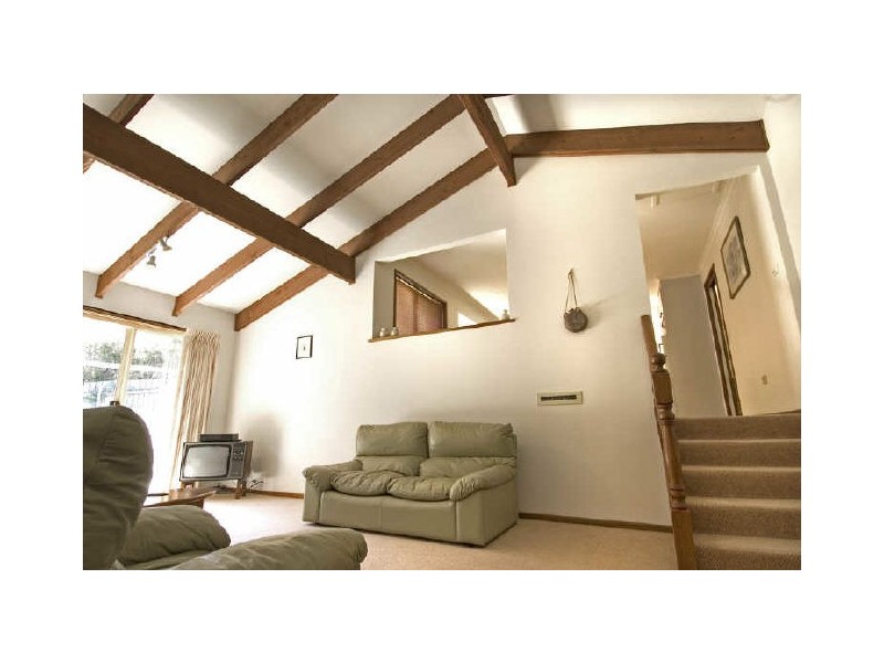 30 Whitty Crescent, Isaacs ACT 2607