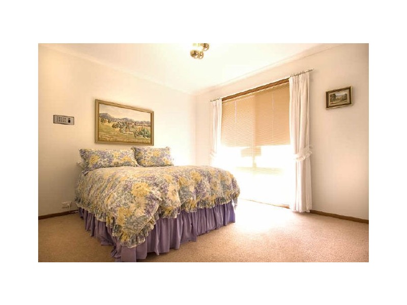 30 Whitty Crescent, Isaacs ACT 2607