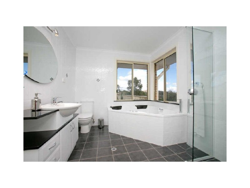 38 Sherwood Place, Royalla NSW 2620