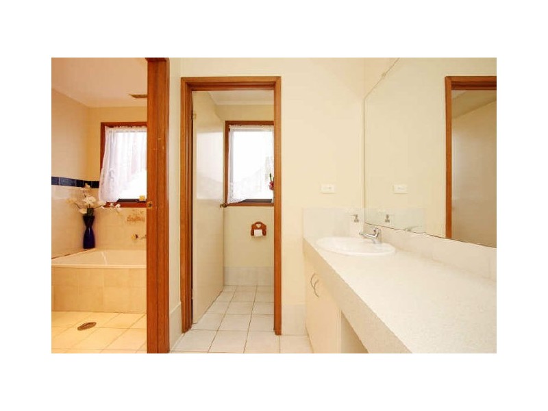 17 Chataway Crescent, Fadden ACT 2904