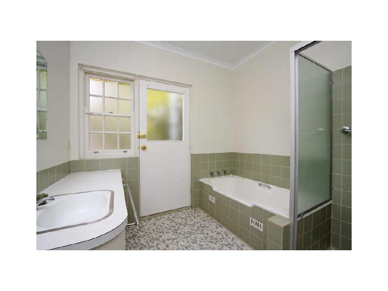 15 Beauchamp Street, Deakin ACT 2600