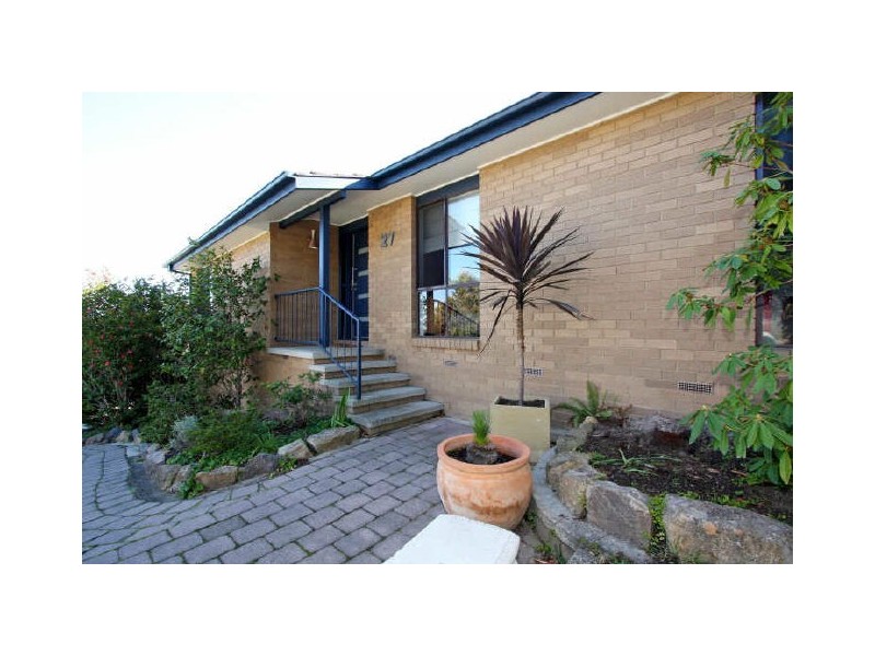 27 Larcombe Crescent, Fadden ACT 2904