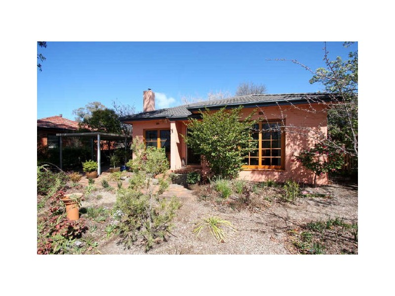 8 Strzelecki Crescent, Narrabundah ACT 2604