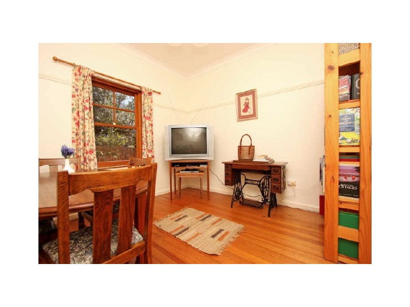 8 Strzelecki Crescent, Narrabundah ACT 2604