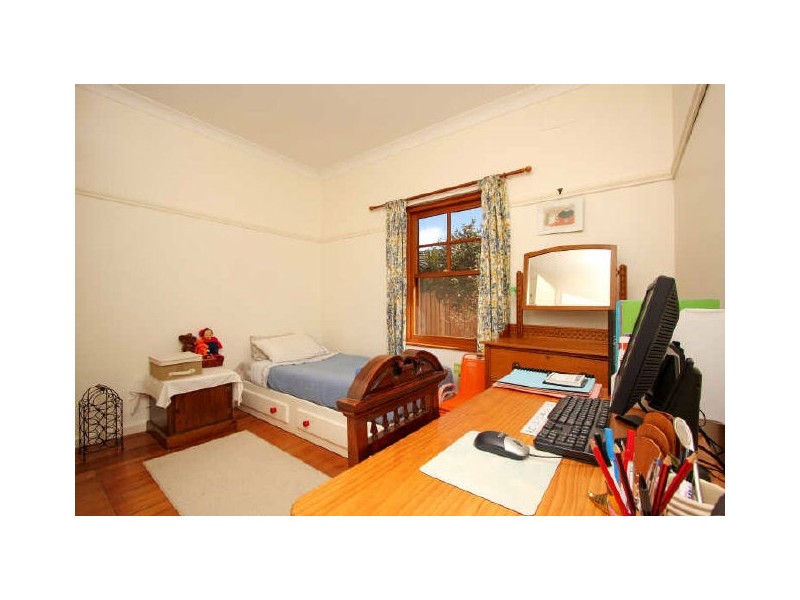 8 Strzelecki Crescent, Narrabundah ACT 2604