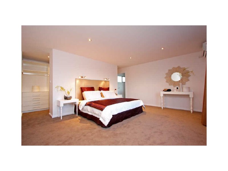 18 Carnegie Crescent, Narrabundah ACT 2604