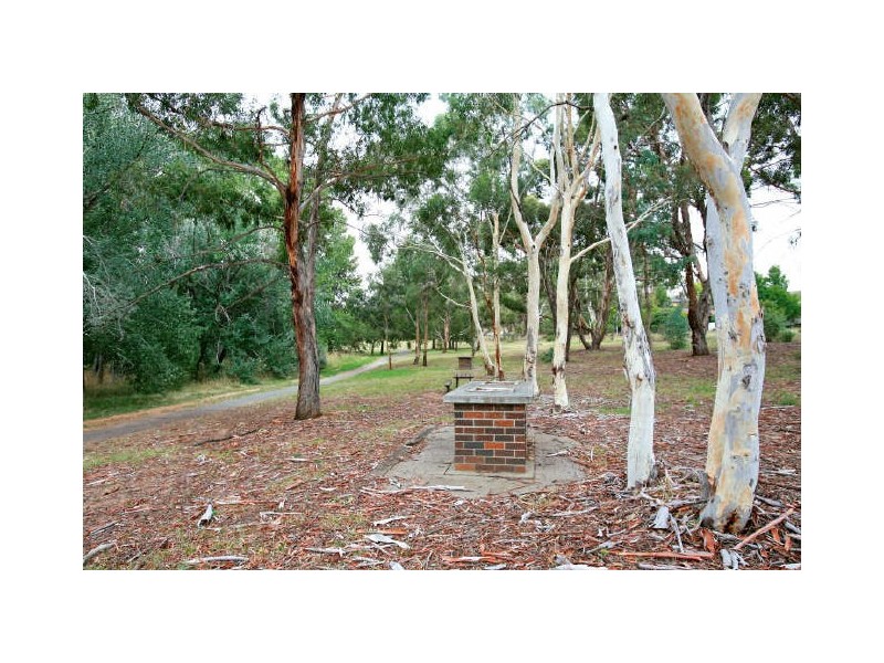 12 Inglis Place, Latham ACT 2615