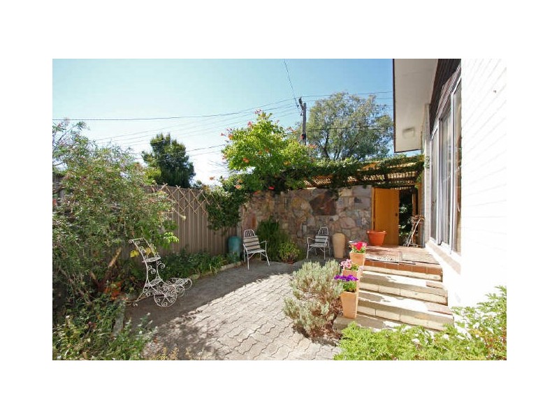 8 Hellyer Street, Holder ACT 2611