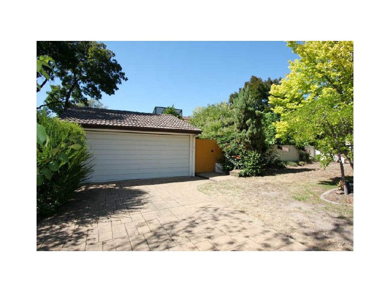 8 Hellyer Street, Holder ACT 2611